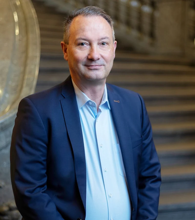 Das Bild zeigt Jan Donhauser, Sportbürgermeister der Landeshauptstadt Dresden.